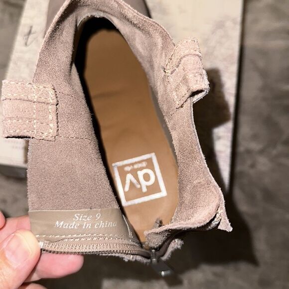 Anthropologie 9 Dolce Vita Tan Suede Back Zip Stacked Heel Ankle Booties - Picture 9 of 11